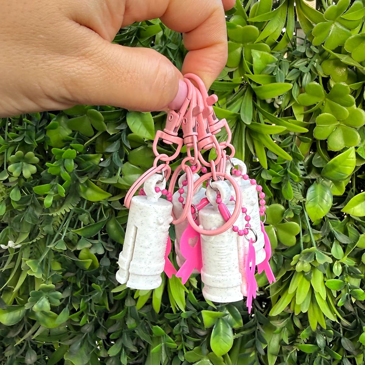 Colección de llaveros personalizados con letra inicial caligráfica y lazo