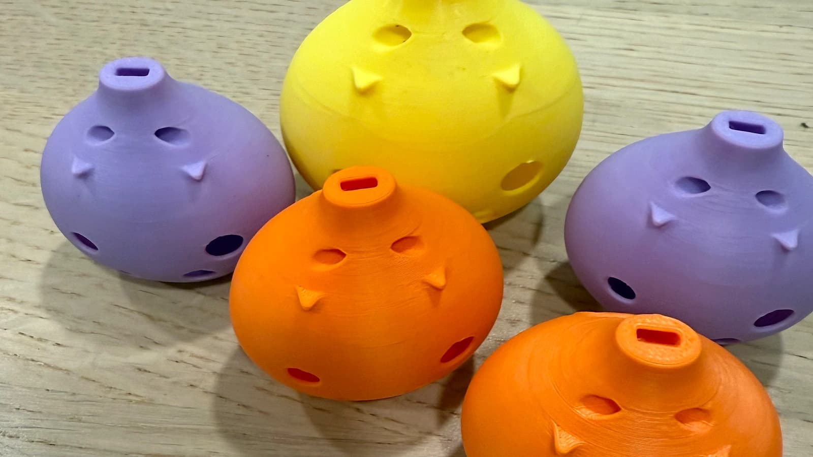 Instrumentos de viento con modelado 3D y orificios tonales en diversos colores