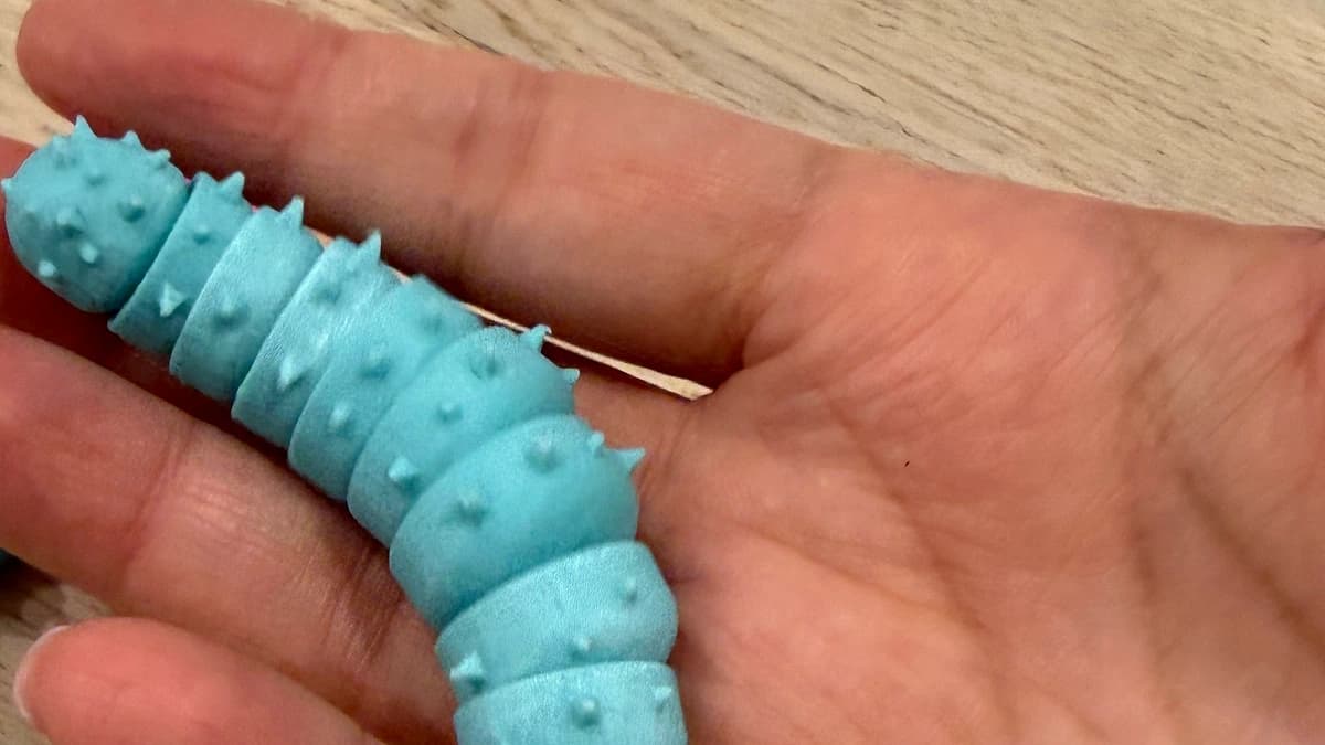 Prueba de ajuste funcional y articulación mecánica con pieza flexible en mano